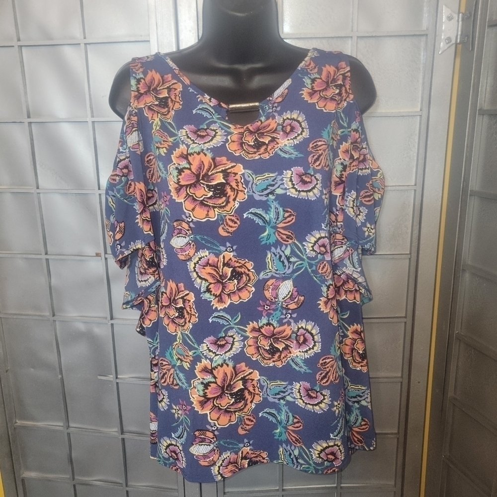 Est. 1946 large cold should short sleeve with ruffles blouse. Purple with floral
